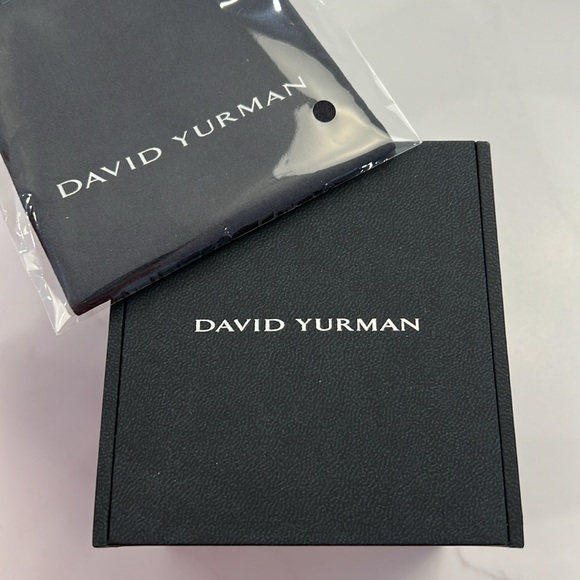 David Yurman Initial Charm Necklace
18K Yellow Gold with Diamond L. Like-new. - Picture 2 of 4